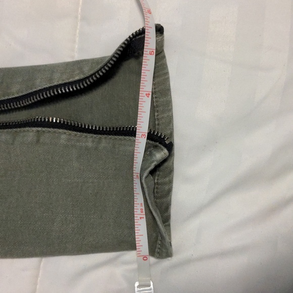 Olive Green Bullhead Skinny Jeans with ankle zipper.  Size 3 ankle - Picture 14 of 16